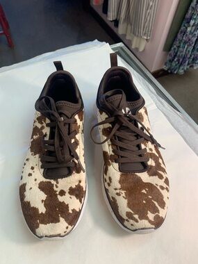 Ladies  Brown Cowprint Athletic Sneakers - Casual Lace-Up